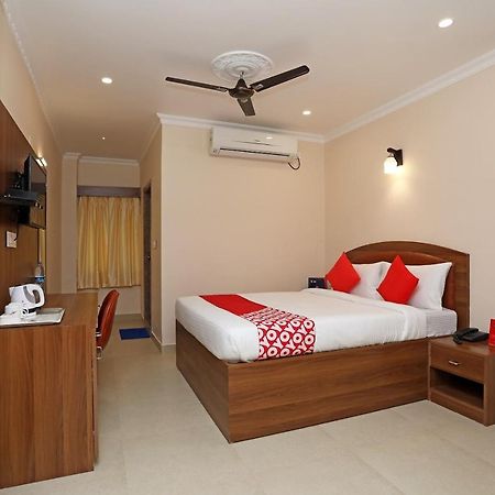 Hotel Oyo 13528 Kumud Plaza à Bhubaneswar Extérieur photo