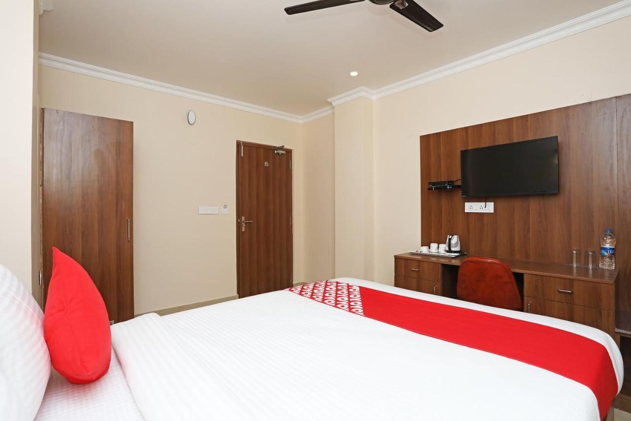 Hotel Oyo 13528 Kumud Plaza à Bhubaneswar Extérieur photo