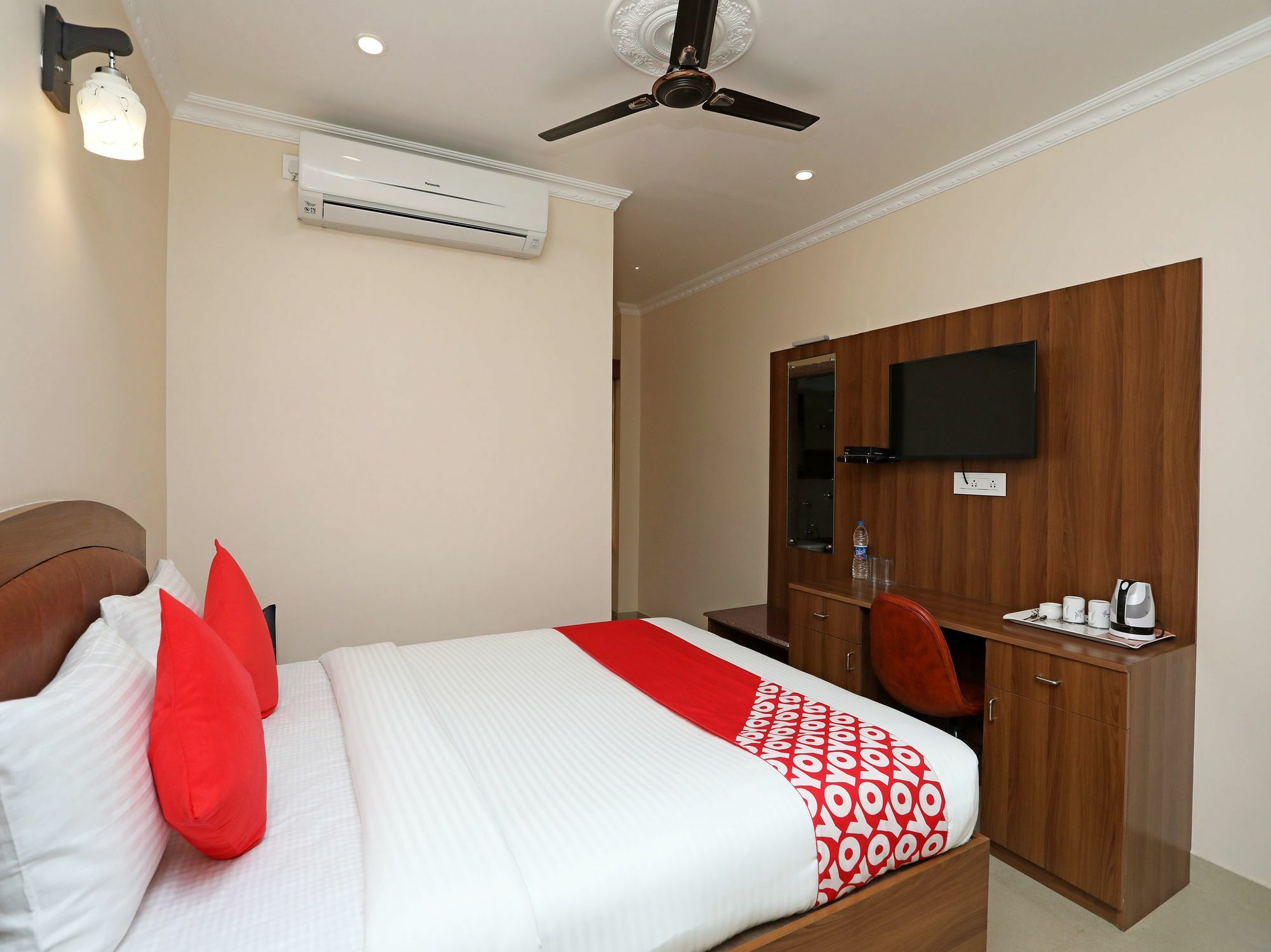 Hotel Oyo 13528 Kumud Plaza à Bhubaneswar Extérieur photo